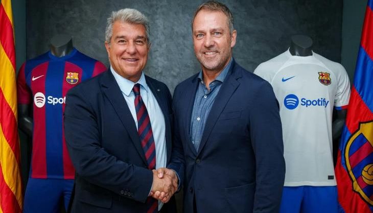 كوره الأن |هانزي فليك يطلب من برشلونة التعاقد مع مدافع بايرن ميونيخ لتعزيز الدفاع