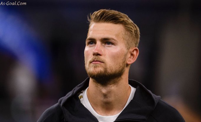 كوره الأن |دي ليخت يكشف نقطة ضعف ليفربول بعد انتصار مانشستر يونايتد على آنفيلد