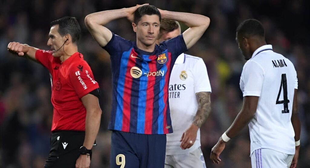 كوره الأن |حالة غضب داخل برشلونة بعد إصابة ليفاندوفسكي وغيابه عن الكلاسيكو