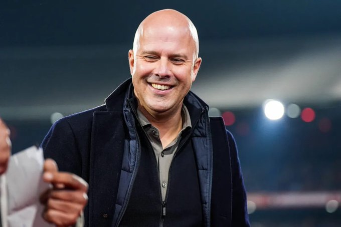 كوره الأن |ثقة الإدارة تتحدى النتائج: ليفربول يتمسك بـ”سلوت” في مرحلة التحول