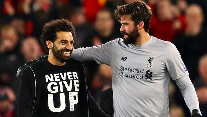 كوره الأن |أليسون بيكر يكسر حاجز الصمت ويدافع عن محمد صلاح في أزمة ليفربول