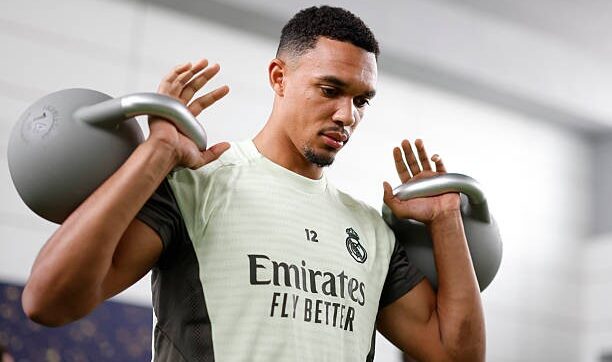 كوره الأن |أربيلوا يبلغ ألكسندر أرنولد بنهاية رحلته السريعة مع ريال مدريد الصيف المقبل