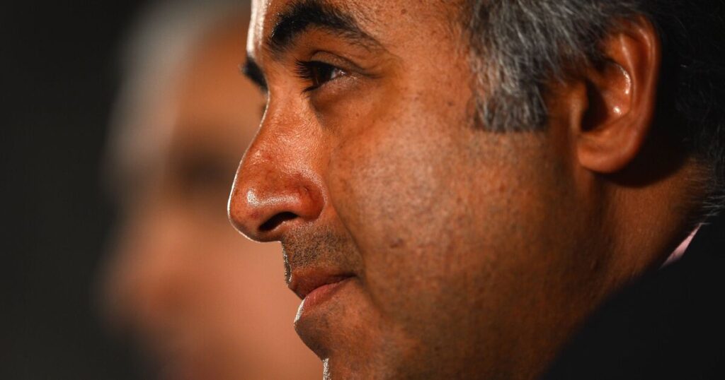 كوره الأن |تعرض مالك الدوري الإنجليزي السابق للطعن في منزله في لندن على يد لصوص ملثمين | كرة القدم | رياضة